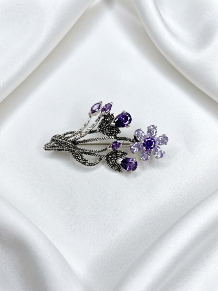 Pin de Ropa Floral Amatista y Marquesita
