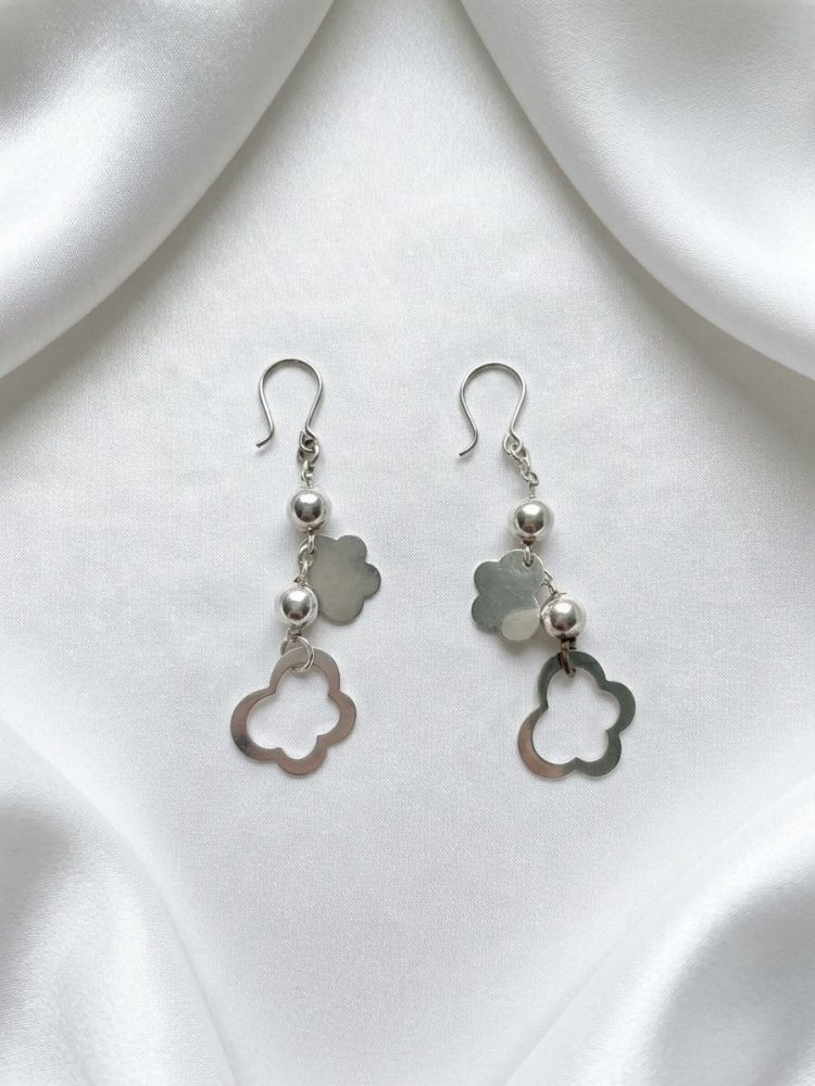 Aretes Colgantes Esferas y Flores
