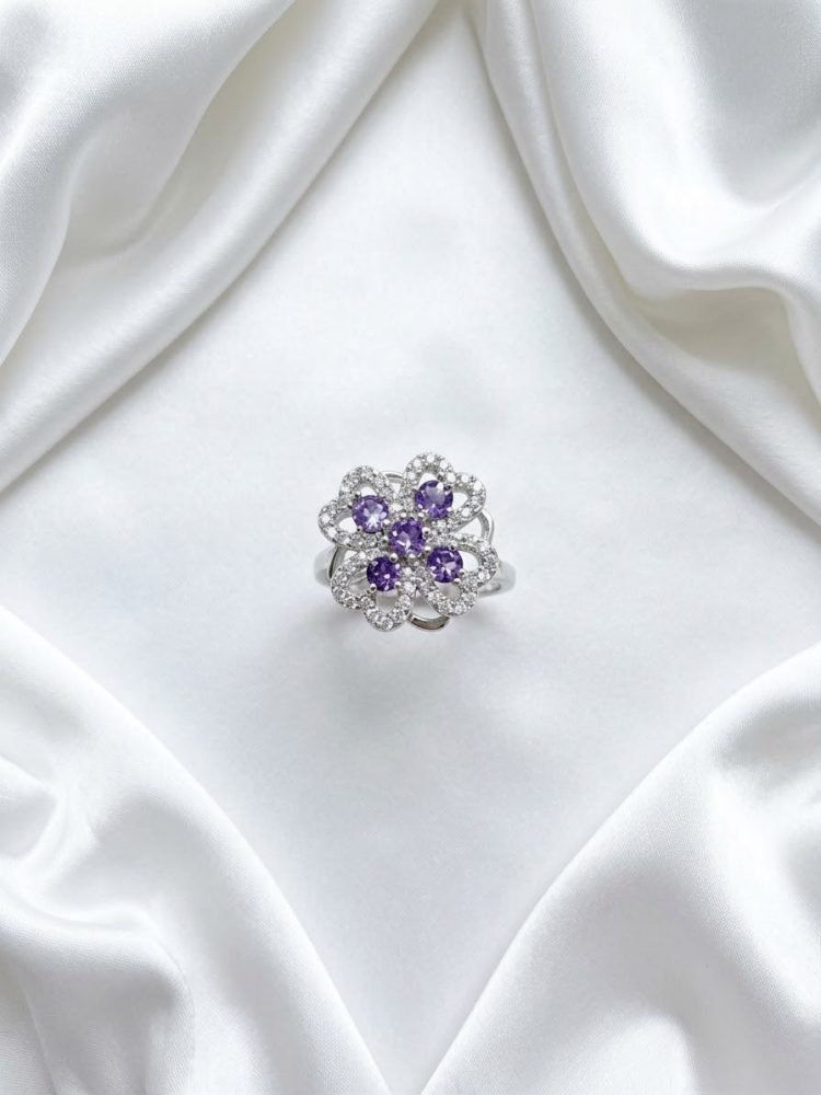 Anillo Giratorio Flor con Circonias Violetas