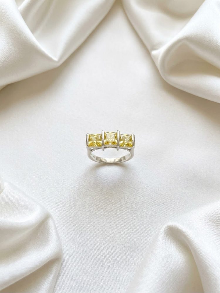 Anillo Tres Piedras Circonia Amarilla