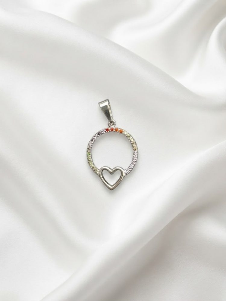 Dije Aro con Circonias Multicolor y Corazón