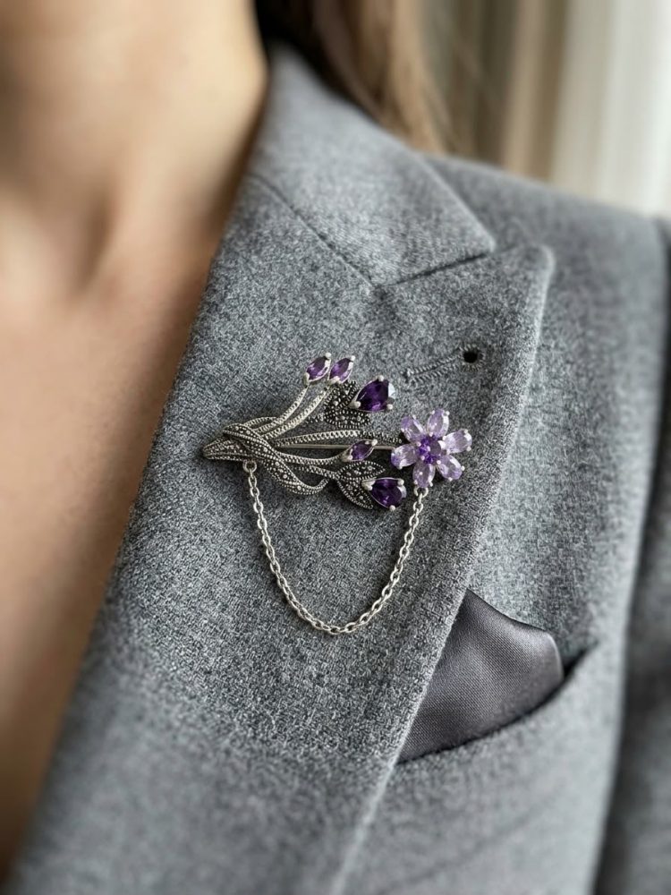 Pin de Ropa Floral Amatista y Marquesita