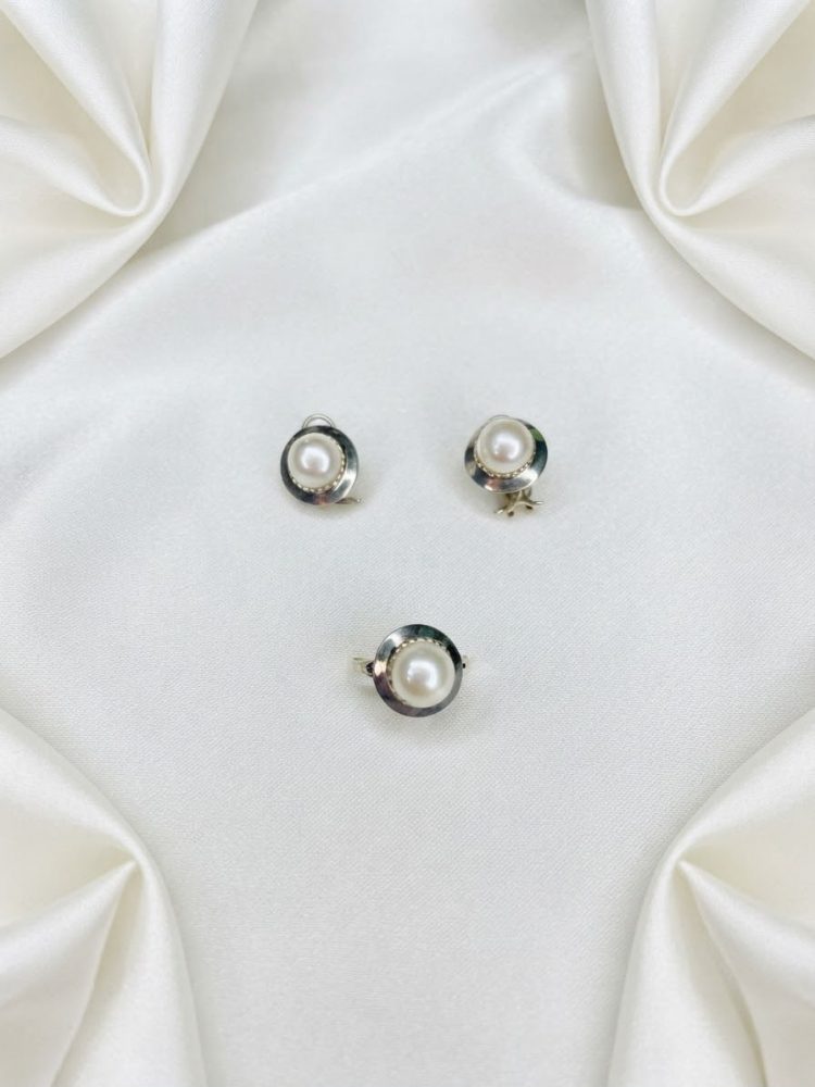 Set Anillo y Aretes Perla Marco Circular