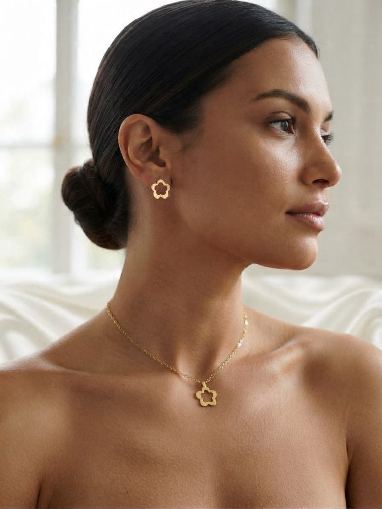 Set Collar y Aretes Flor Calada
