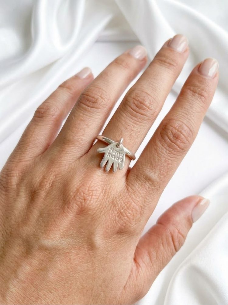 Anillo Delgado Dije Mano "Hand Made"