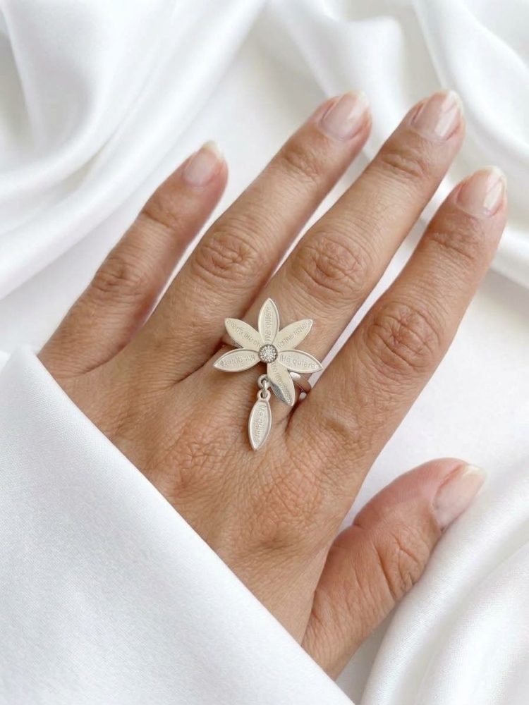 Anillo Flor "Me Quiere, No Me Quiere"