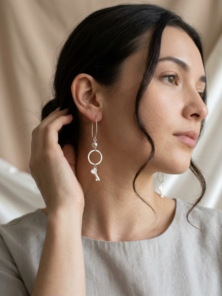 Aretes Colgantes Llave y Corazón