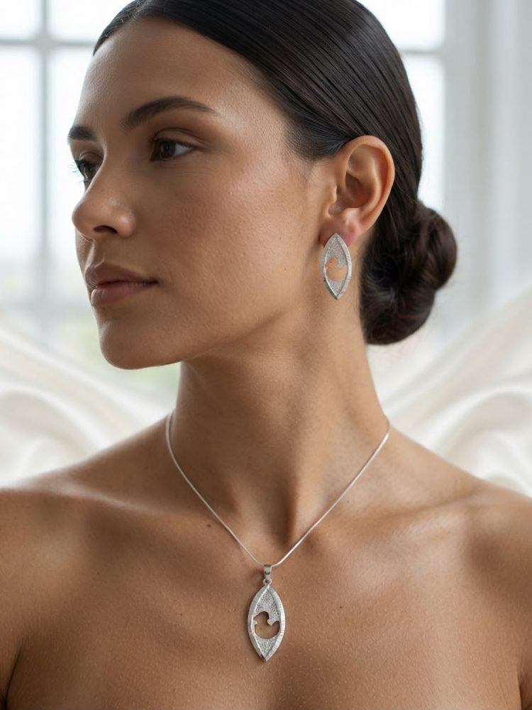 Set Dije y Aretes Almendra Patito Calado