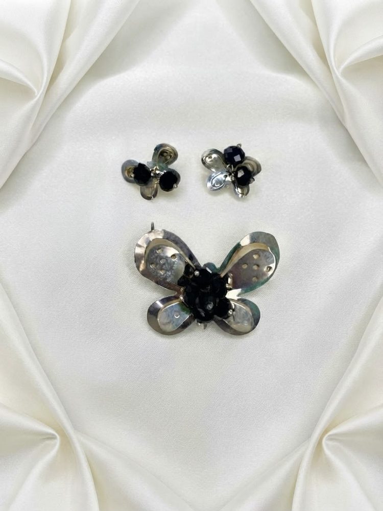 Set Dije y Aretes Mariposa Nácar y Cristal Negro