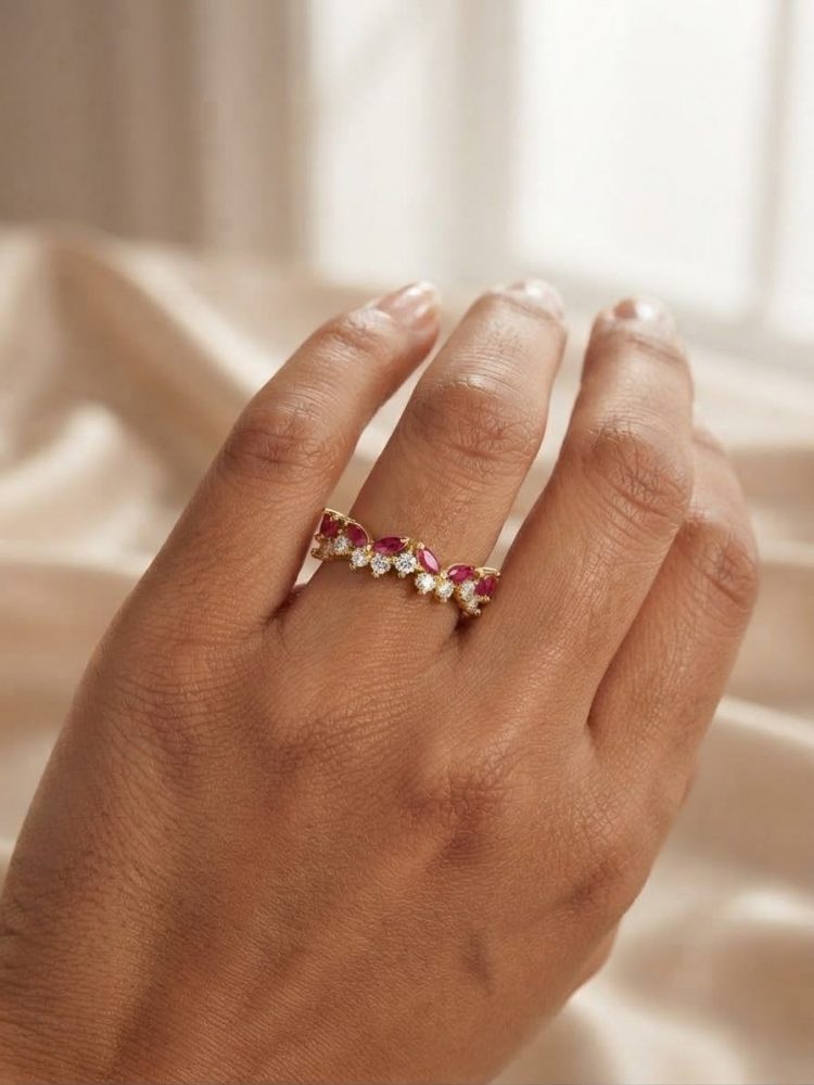 Anillo Ajustable Cintillo Rubí y Circonias