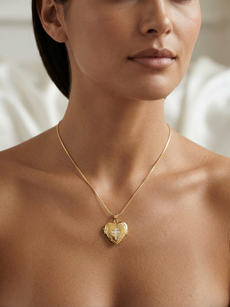 Collar Relicario Corazón con Cruz