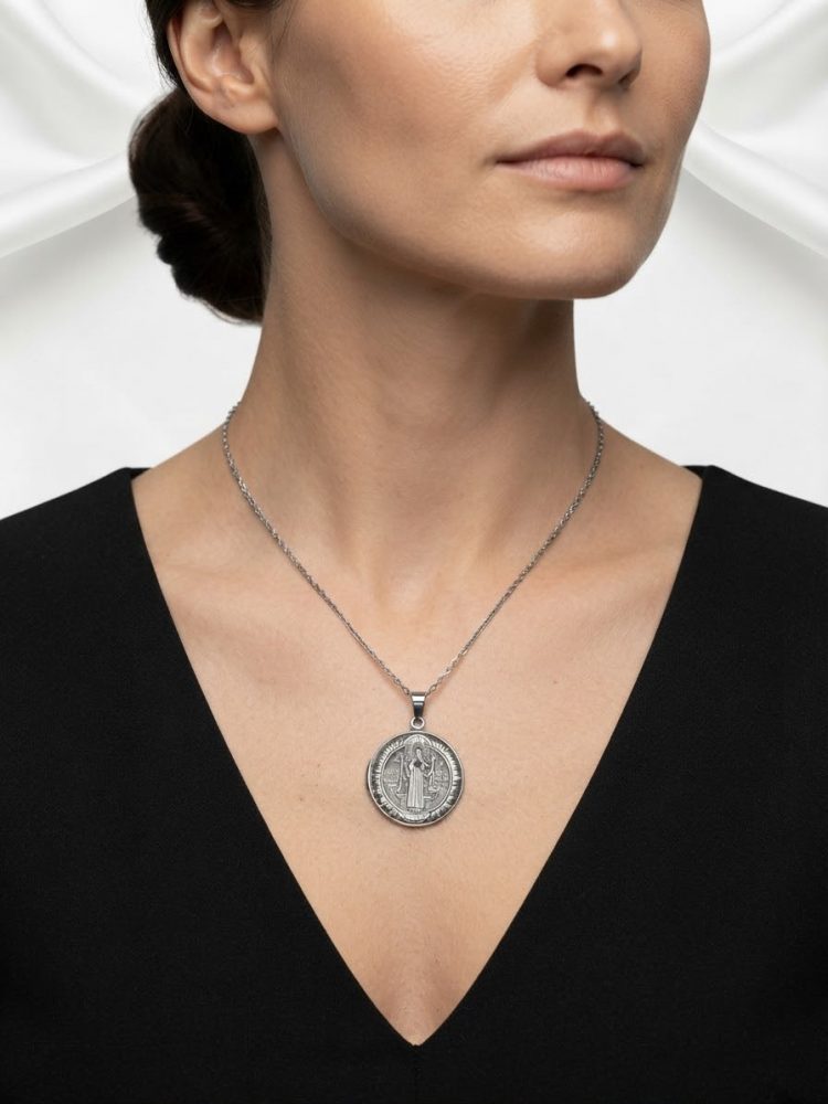 Collar con Medalla San Benito