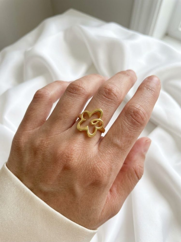 Anillo Ajustable Flor Calada Orgánica