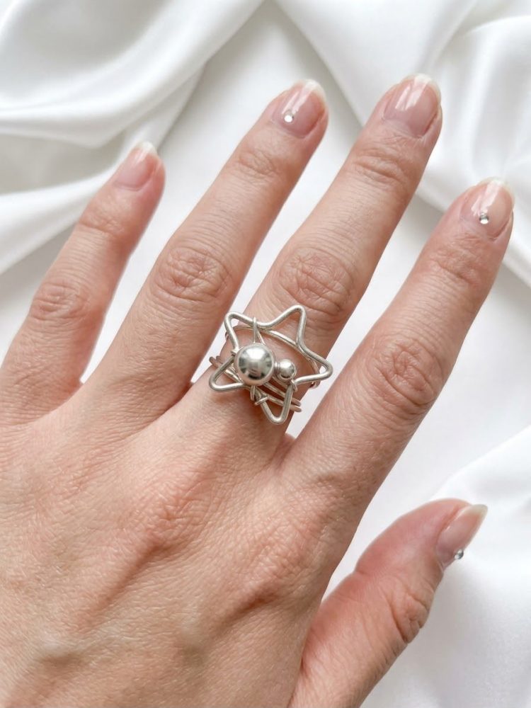 Anillo Estrella Orgánica con Esferas