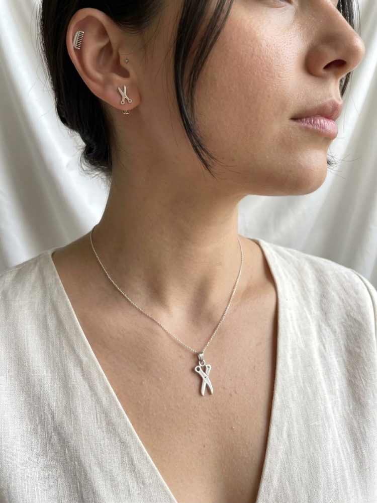 Set de Aretes y Dije Tijeras y Peine