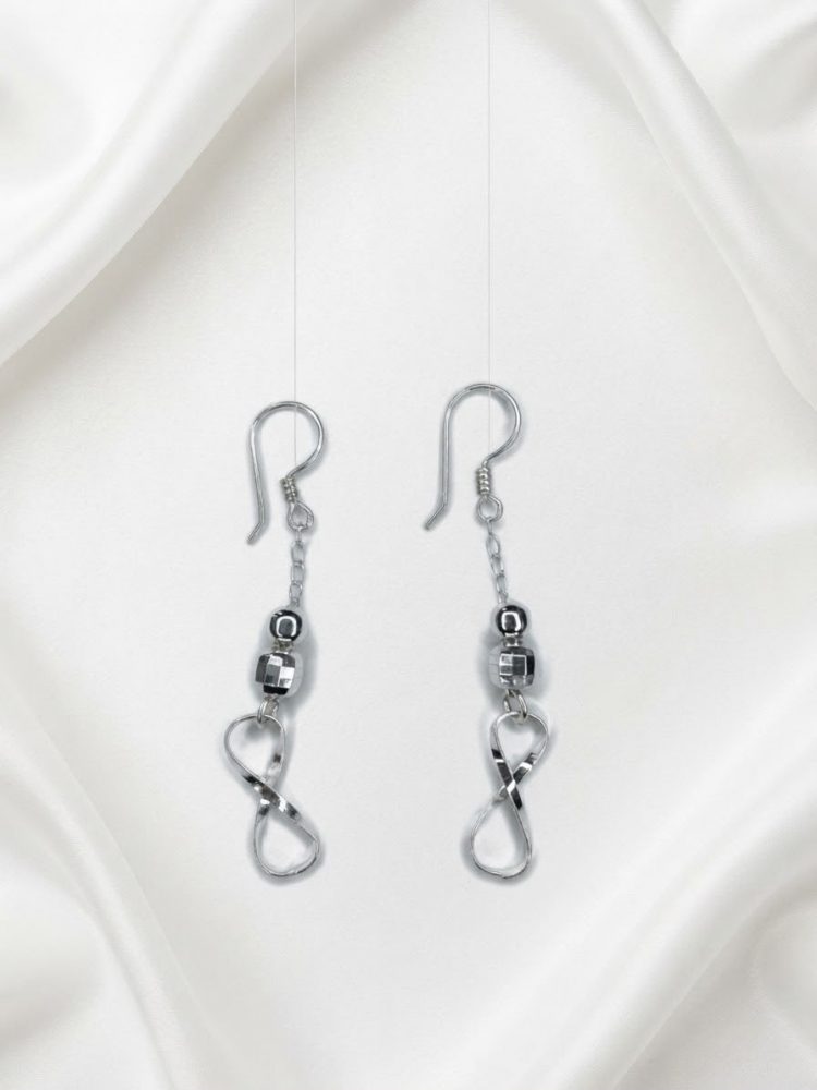 Aretes Colgantes Infinito y Cuentas Diamantadas