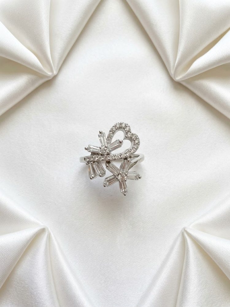 Anillo Corazón y Flores Baguette
