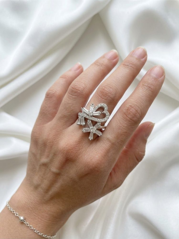 Anillo Corazón y Flores Baguette
