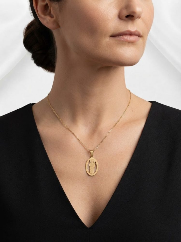 Collar con Medalla Ovalada Religiosa