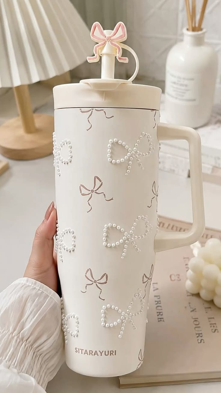 Vaso Térmico con Lazos y Perlas – Taza de Viaje con Pajita y Asa
