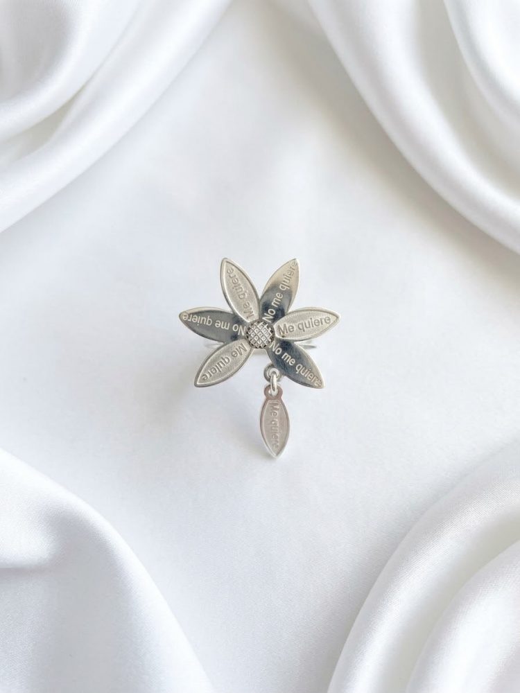 Anillo Flor "Me Quiere, No Me Quiere"