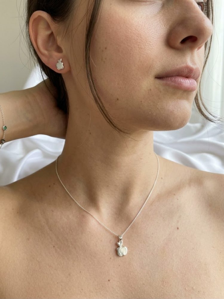 Set de Aretes y Dije Manzana