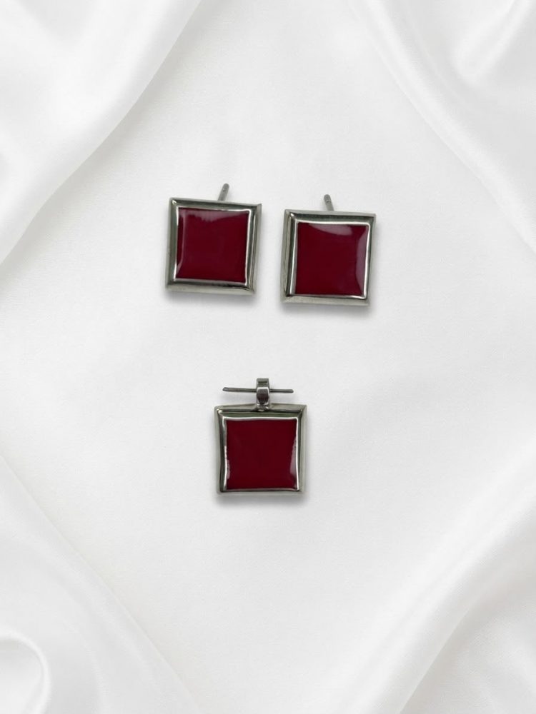 Set de Dije y Broqueles Cuadrados Rojo Tinto