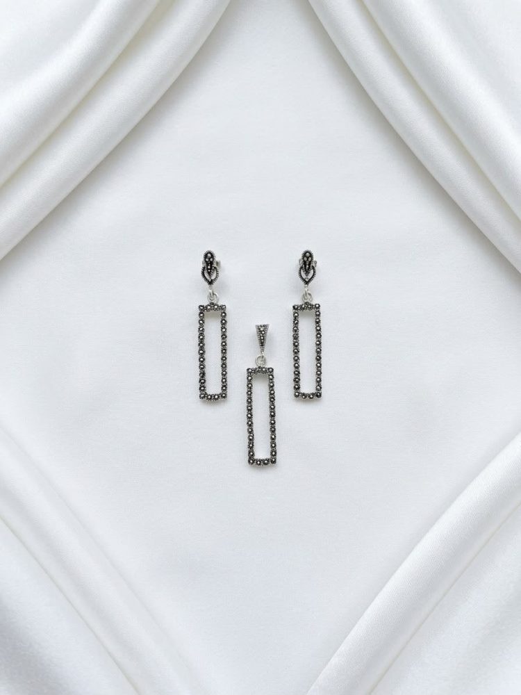 Set de Dije y Aretes Rectangulares con Marquesita