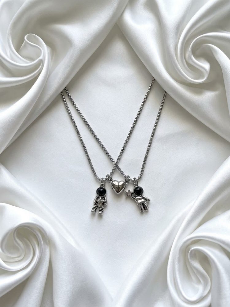 Dúo de Collares Astronautas Magnéticos