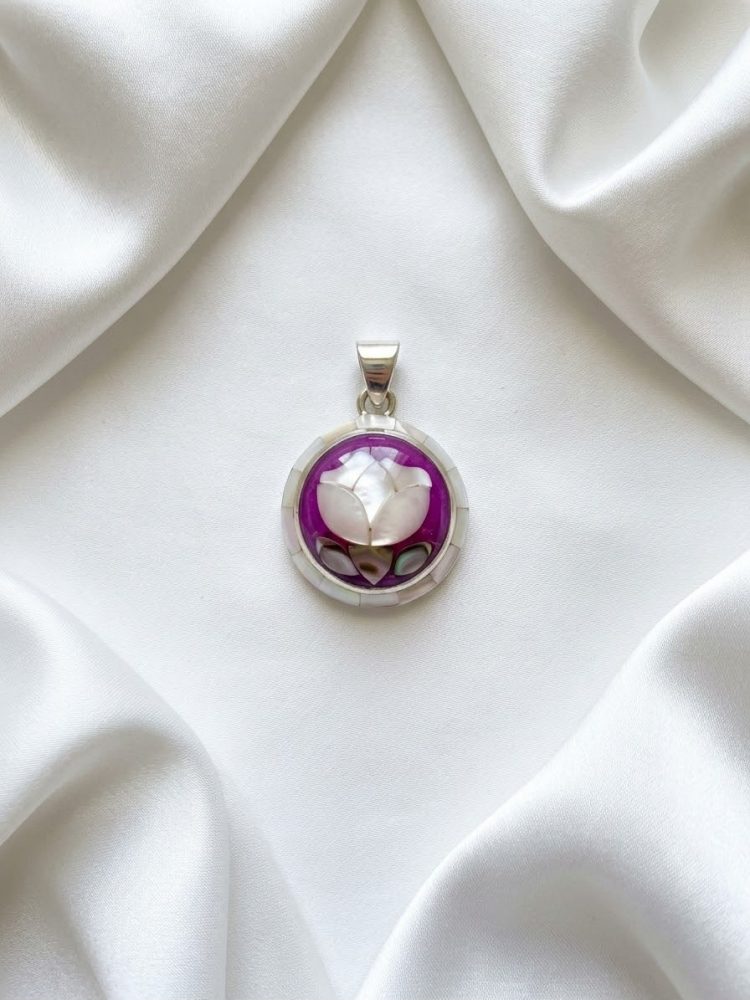 Dije Medalla Flor Madreperla
