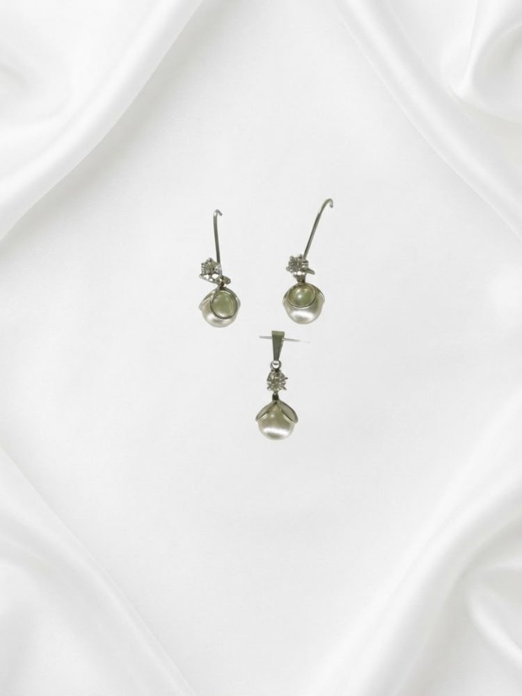 Set de Dije y Aretes de Perla y Circonia