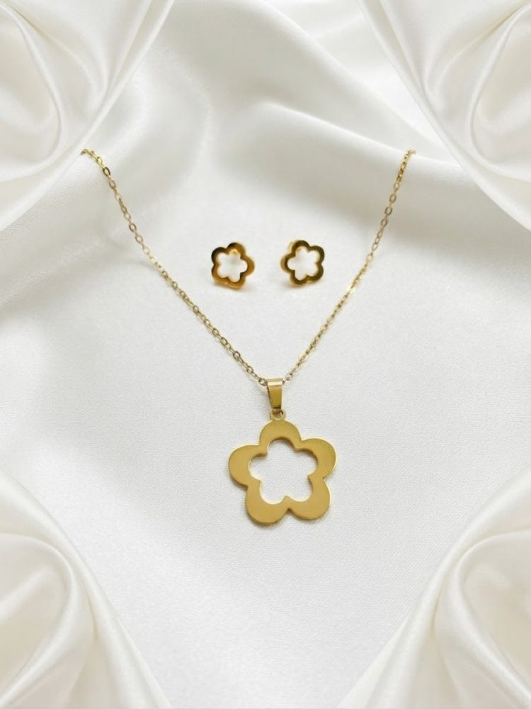 Set Collar y Aretes Flor Calada